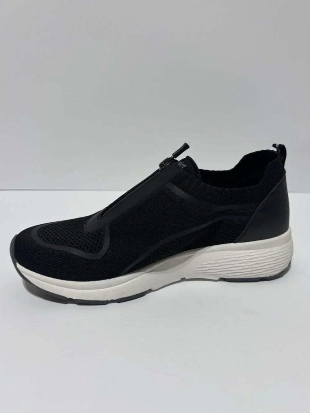 Easy Spirit Women’s Striver Black Slip-On Sneakers, Size 8 M
